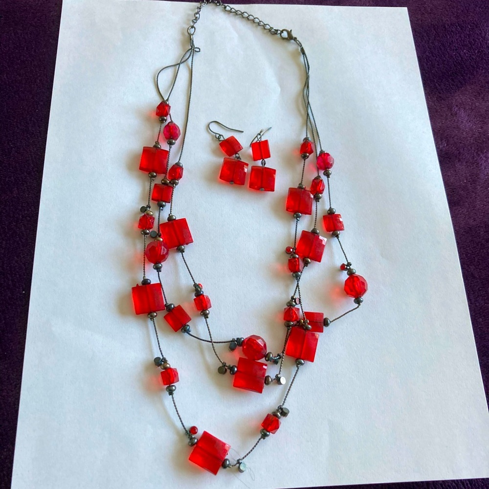 Beaded necklace with matching earrings